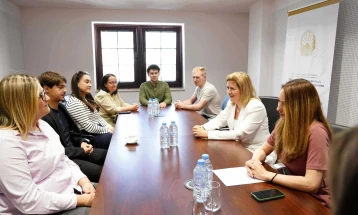 Млади инженери од ФЕИТ на практикантска настава во Министерството за енергетика