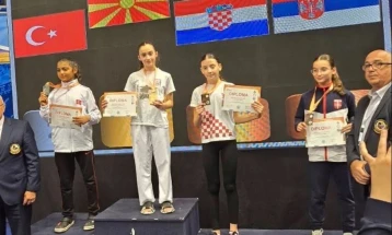 Karateistja nga Kumanova, Sara Muadini fiton medaljen e artë në Kampionatin ballkanik në Mal të Zi