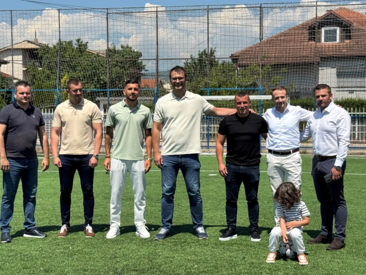 Во дворот на ООУ „Страшо Пинџур“ во Ѓорче Петров изграден нов спортски терен со вештачка трева