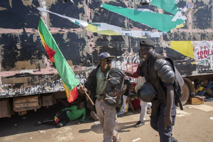 Екстремисти убија десетици војници во воена база во Мали