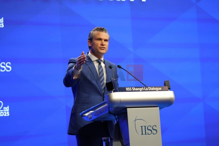 Американскиот министер за одбрана Хегсет во Брисел и Нормандија