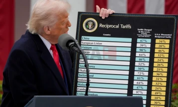 Трамп ги удвои царините за железо и челик