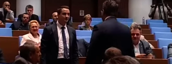 Тепачка меѓу пратеници во бугарскиот Парламент по одлуката за преминување на евро