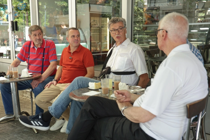 Герасимовски со легендите на Работнички: Ќе имате своја ложа, а салата ќе го носи името на Лазар Лечиќ