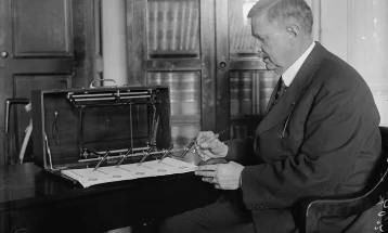 Трамп: „Автопенот“ на Бајден е најголемиот политички скандал во историјата на САД