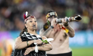 Новозеландскиот Парламент суспендираше тројца пратеници поради изведба на маорски танц