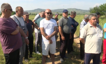 Протест на земјоделците од Прилепско – бараат да се отстранат дефектите на линијата за наводување