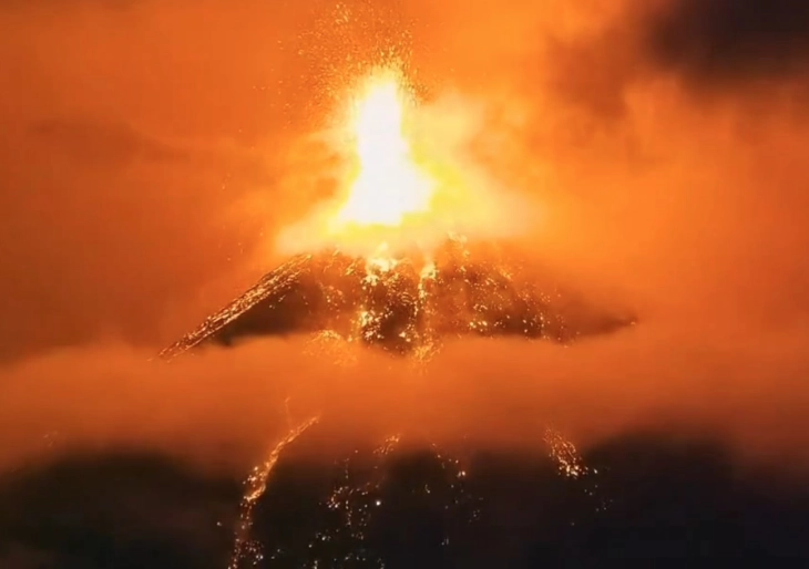 Вулканот Фуего во Гватемала повторно активен – затворени патишта и училишта