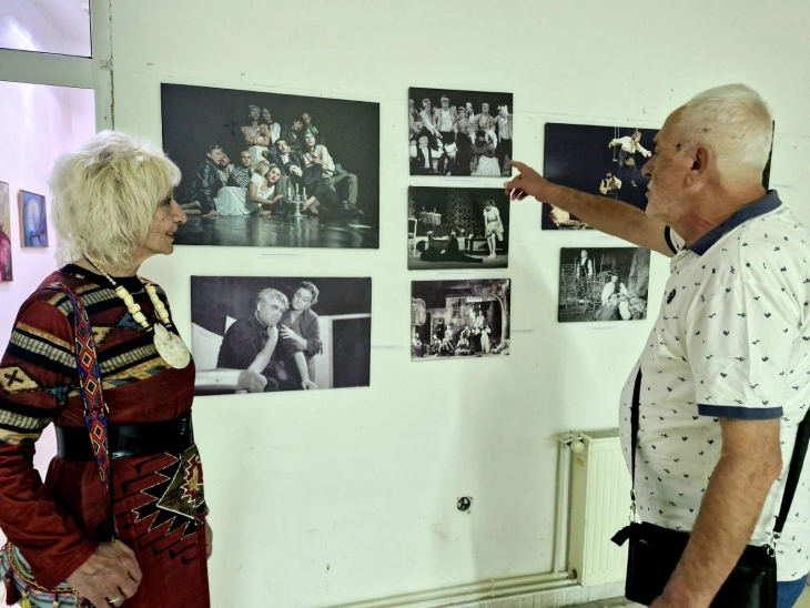 Изложба на фотографии за 75 години прилепски театар