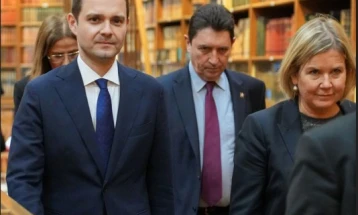 Avancimi i bashkëpunimit bilateral dhe mbështetja për eurointegrimet, në fokus të vizitës së ministrit Mucunski në Paris