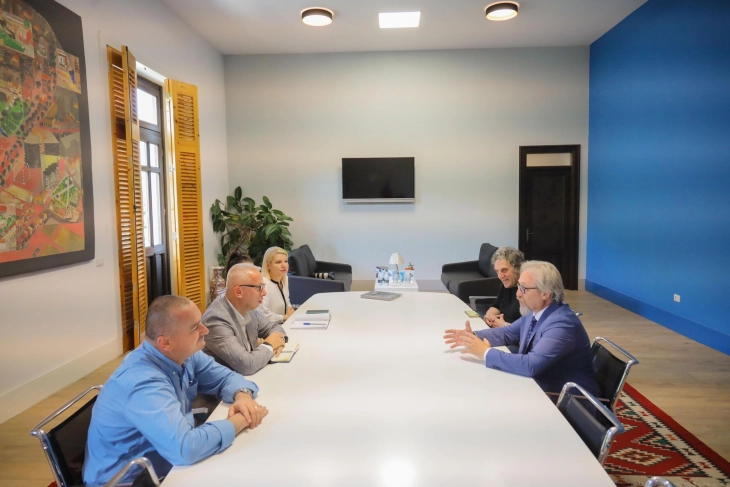 Министерот Лимани во посета на Корча, најави отворање македонски конзулатот во овој град