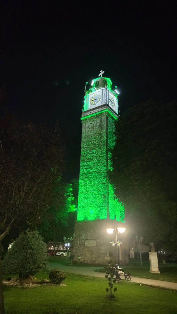 Градскиот часовник во Битола во боите на ракометниот шампион Еурофарм Пелистер