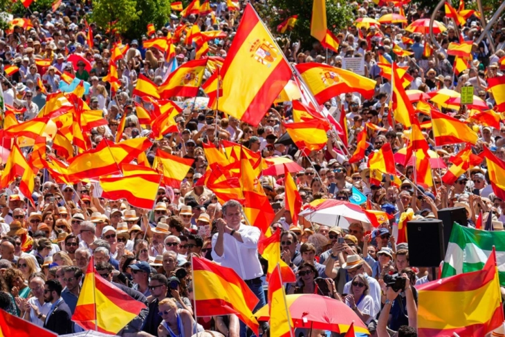 Conservatives demand new Spanish elections amid corruption outcry