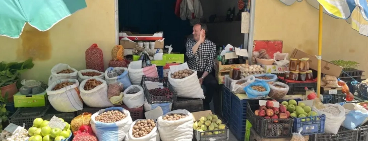 Прошетајте со МИА низ Подградец, на другата страна од езерото: Пазарувањето во Албанија се подалечно за македонските граѓани