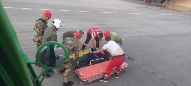 Успешна евакуација на повредено лице од Шар Планина со хеликоптер на Армијата