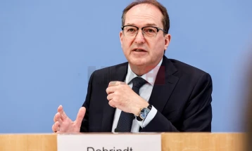 Германскиот министер за внатрешни работи предупредува на растечко насилство кај младите екстремисти