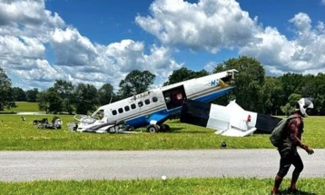 Një aeroplan me 20 persona u rrëzua në SHBA, nuk ka viktima