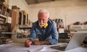 Над 10 отсто од лицата на возраст за пензионирање во ЕУ и натаму работат 