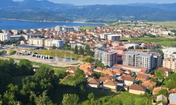 Одложеното запрашување против комарци во Дебар, ќе се реализира утревечер, пчеларите да ги заштитат пчелите