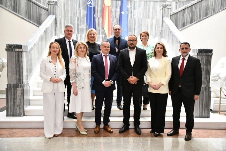 Takimi i anëtarëve të KÇE-së me ambasadorin e Francës: Shkëmbimi i mendimeve mbi përshpejtimin e integrimit evropian të Maqedonisë së Veriut