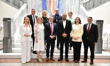 Takimi i anëtarëve të KÇE-së me ambasadorin e Francës: Shkëmbimi i mendimeve mbi përshpejtimin e integrimit evropian të Maqedonisë së Veriut