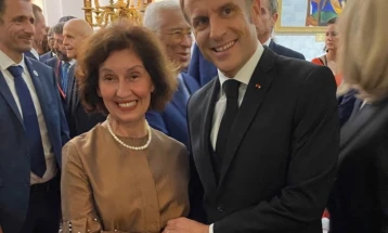 Siljanovska-Davkova: Kam nderin të jem mes mysafirëve të Makronit