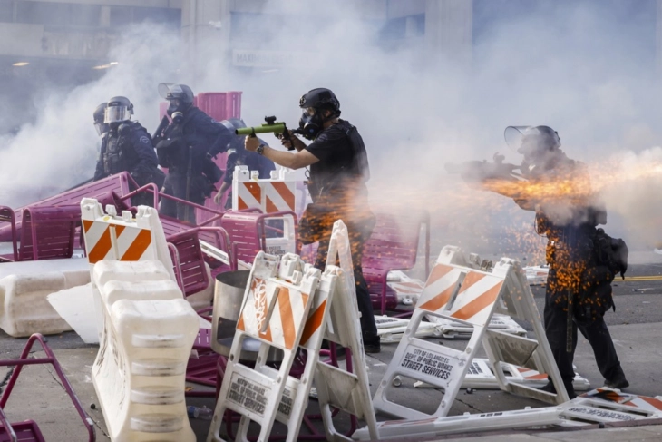 KB bën thirrje për depërshkallëzim në Los Anxhelos: Të mos militarizohet situata
