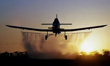 Авионско прскање против комарци утре наутро во Скопје