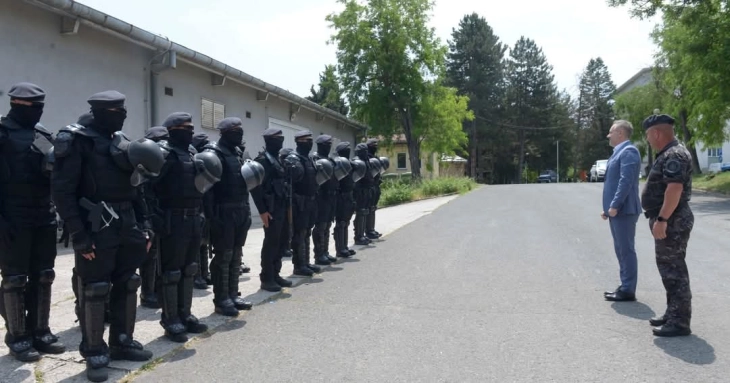 Директорот на БЈБ на показна вежба во Полицискиот центар „Ѓорче Петров“ за прием на полициски службеници во ЕБР