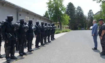 Директорот на БЈБ на показна вежба во Полицискиот центар „Ѓорче Петров“ за прием на полициски службеници во ЕБР