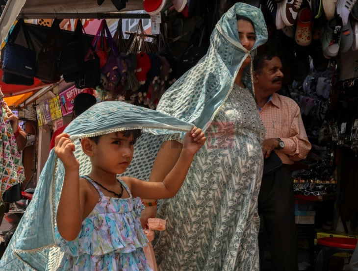 Екстремен топлотен бран ја зафати северна Индија