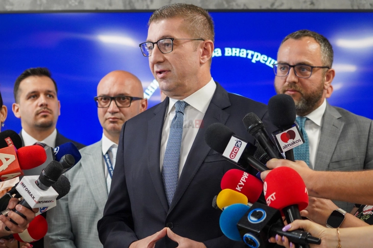 Mickoski: Nëse raporti i Vajcit nuk kalon edhe më 24 qershor, atëherë problemi nuk janë bullgarët në Kushtetutë, por identiteti dhe gjuha maqedonase