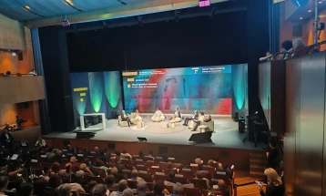 Филипче: Договорот од Преспа е пример дека две соседни земји можат сами да најдат решение