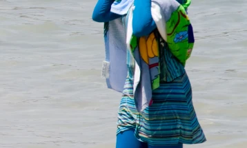 Во Сирија жените на плажа треба да носат буркини