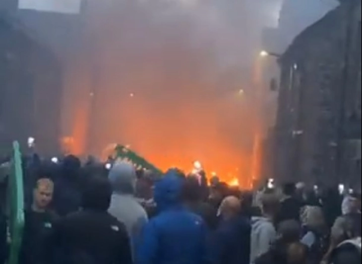 Втора ноќ немири во Северна Ирска, маскирани лица напаѓаа полицијци и палеа возила