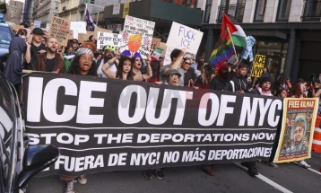 Mijëra protestues në Nju Jork kundër politikave të migracionit të Trampit