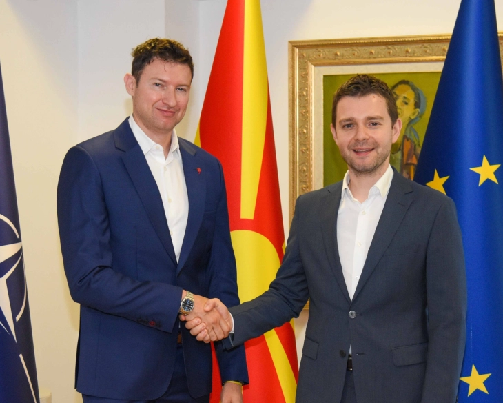 Средба на министерот Муцунски со амбасадорот на Албанија, Мејдани