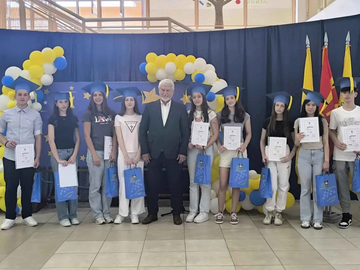 Наградно летување за првенците на генерација од основните училишта во општина Карпош