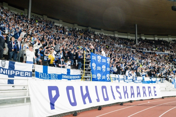 Навивачот хоспитализиран за време на натпреварот Финска – Полска  почина во болница