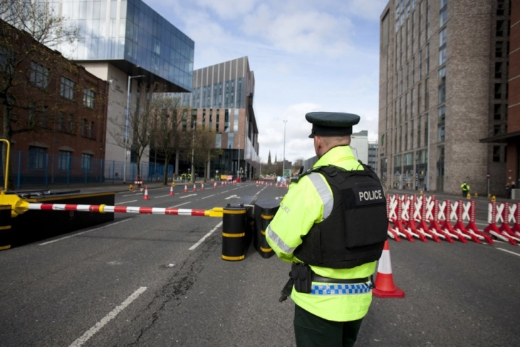 Northern Ireland: Crowds clash with police in third night of unrest