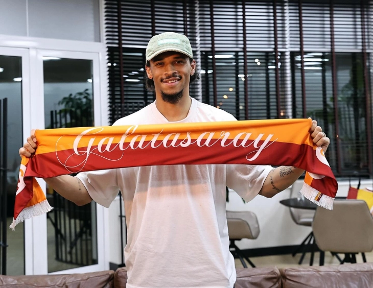 Sané welcomed by fans in Istanbul ahead of expected Galatasaray move
