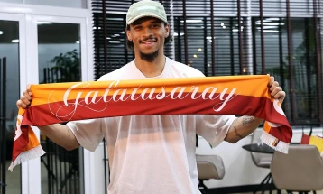 Sané welcomed by fans in Istanbul ahead of expected Galatasaray move