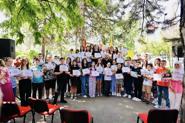 Доделени 56 стипендии за најуспешните ученици од основните училишта од општина Бутел