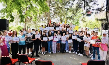 Доделени 56 стипендии за најуспешните ученици од основните училишта од општина Бутел