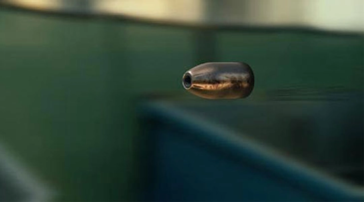 Заталкано зрно од огнено оружје оштети два објекта во Скопје