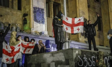 Грузија продолжува со апсења на водечки опозициски фигури – Ника Гварамија во притвор до девет месеци