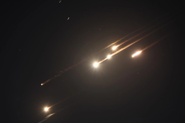 Иран возврати со ракетни напади врз Израел, ескалацијата предизвика глобална загриженост