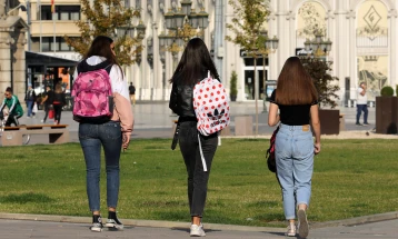 Fillon regjistrimi në shkollat ​​e mesme, nga sot fillimisht aplikimi elektronik