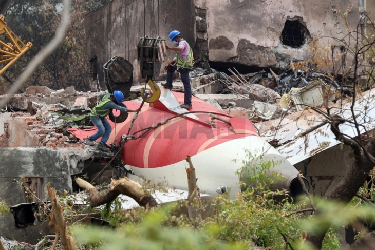 Индија започна вонредна инспекција на сите Боинг 787 по смртоносната авионска несреќа