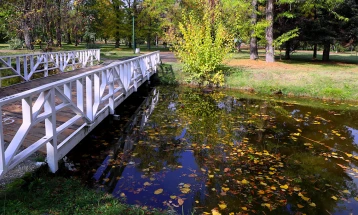 Weather: Sunny and warm; high 34°C